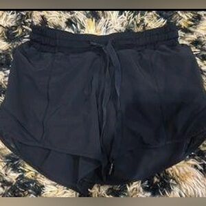 black lululemon shorts
